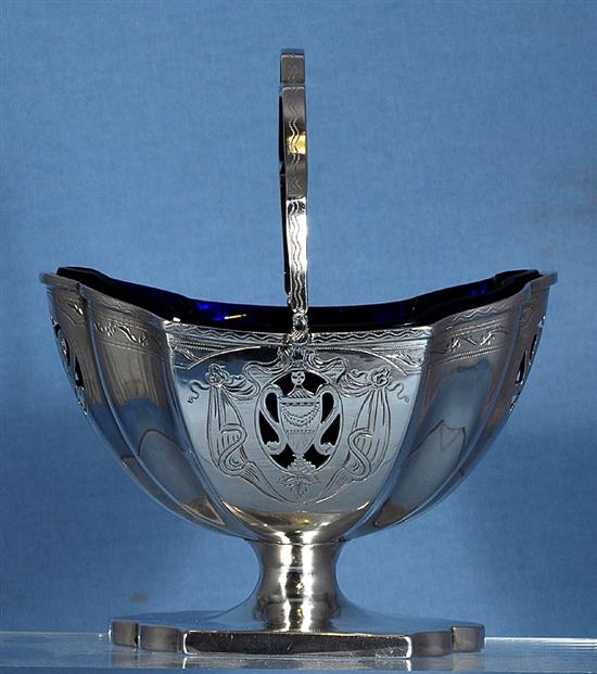 A George IV silver swing handled sugar basket, height 170mm, weight 7.6oz/238grms.
